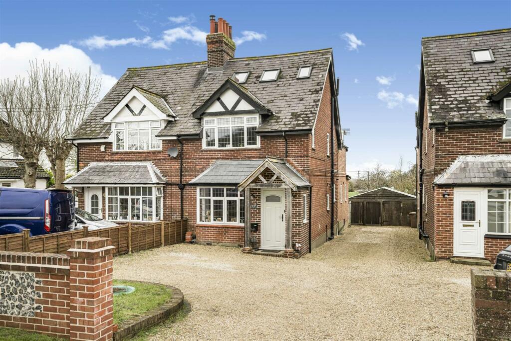 3 bedroom semidetached house for sale in Watlington Road, Lewknor, OX49