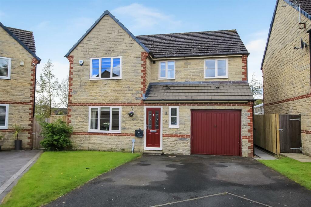 4 bedroom detached house for sale in Foxglove Close, Newton Aycliffe, DL5