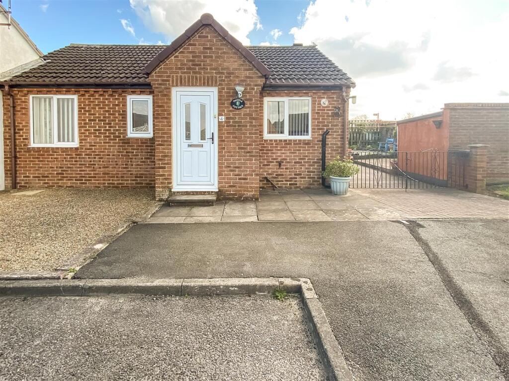 Main image of property: The Oaks, Woodham