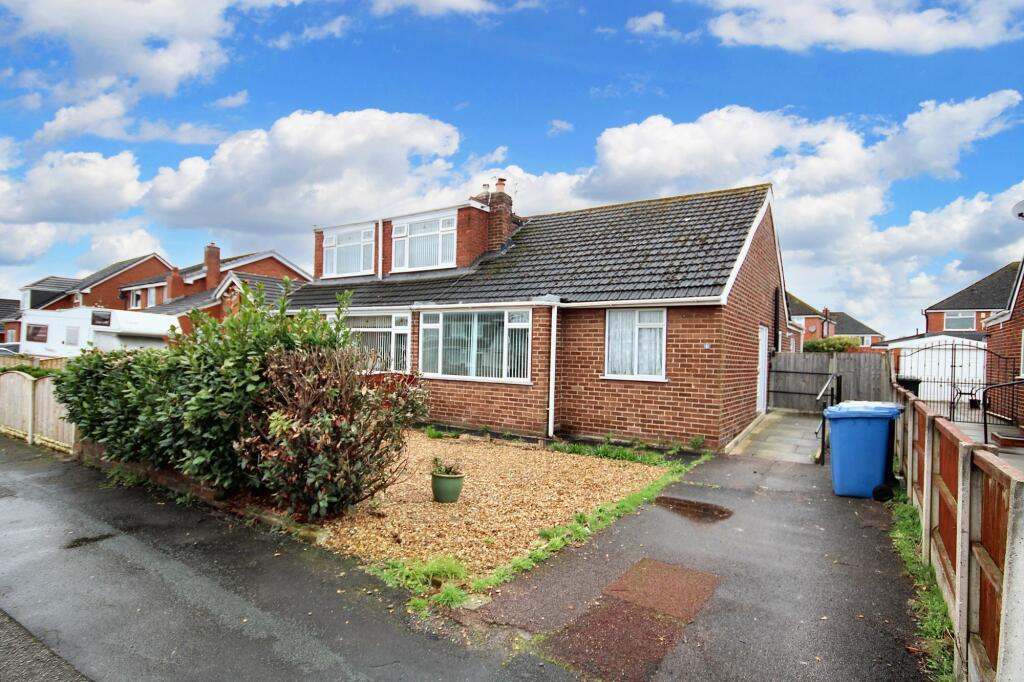 2 bedroom semi-detached house for sale in Lingley Road, Great Sankey, WA5