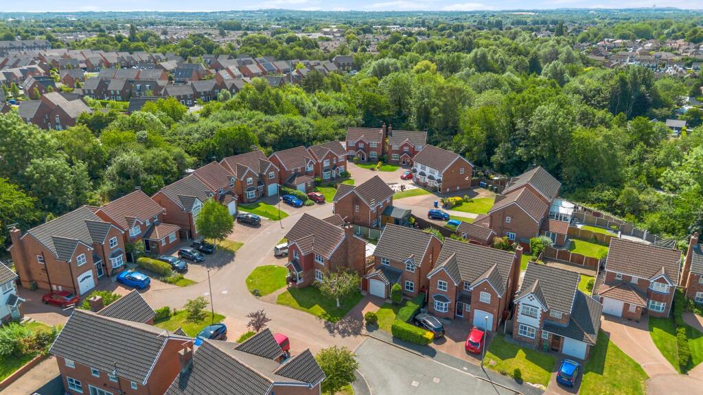 Main image of property: Mossdale Close, Great Sankey, WA5