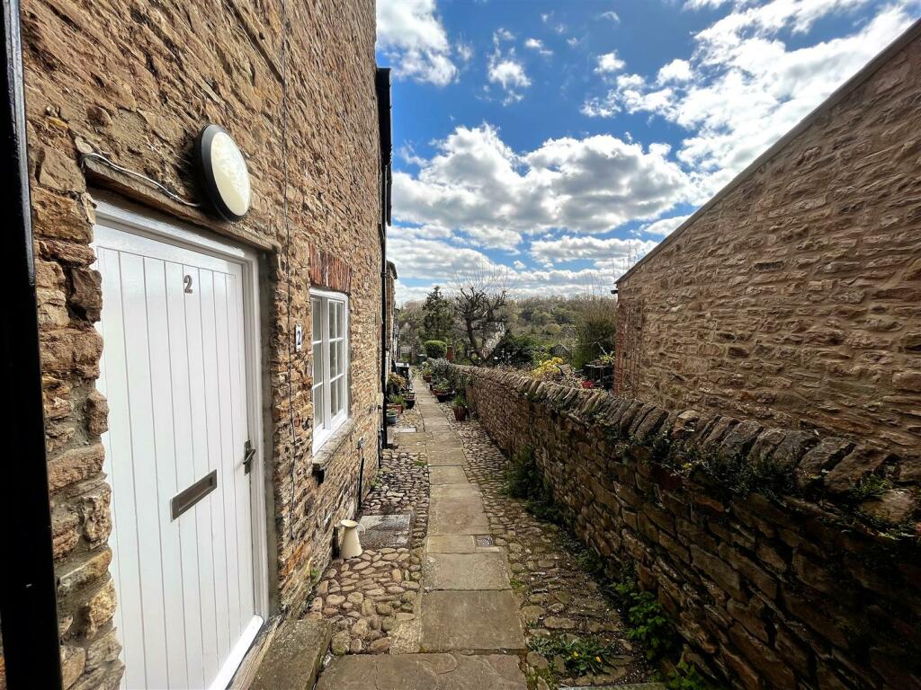 2 bedroom semidetached house for sale in Carters Yard, Richmond, DL10