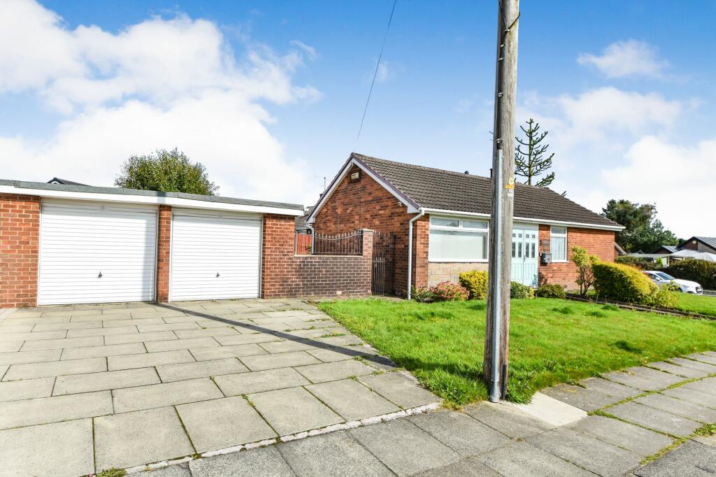 2 bedroom detached bungalow for sale in Kennedy Drive, Unsworth. Bury, BL9