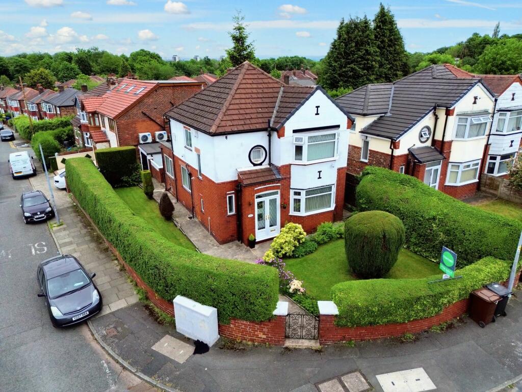 3 bedroom detached house for sale in Edenfield Road, Prestwich, M25