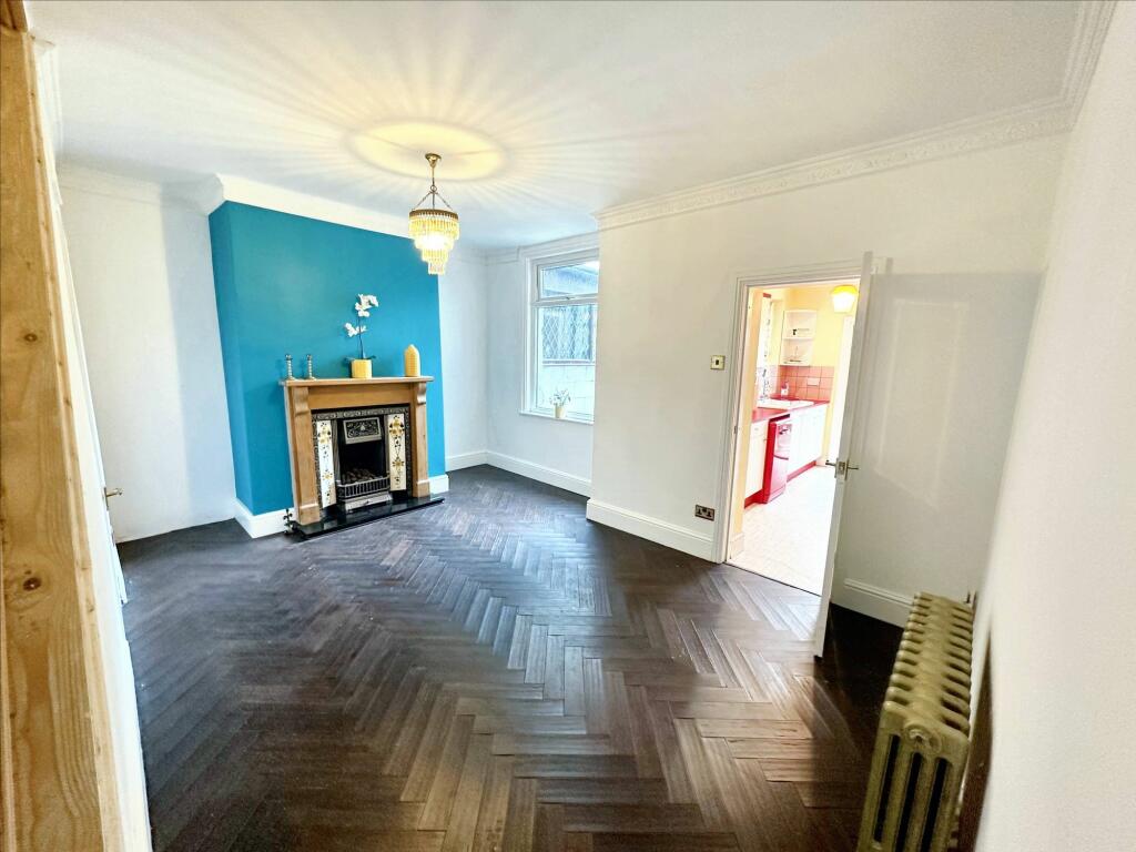 2 bedroom terraced house for sale in Higher Lane, Whitefield, M45