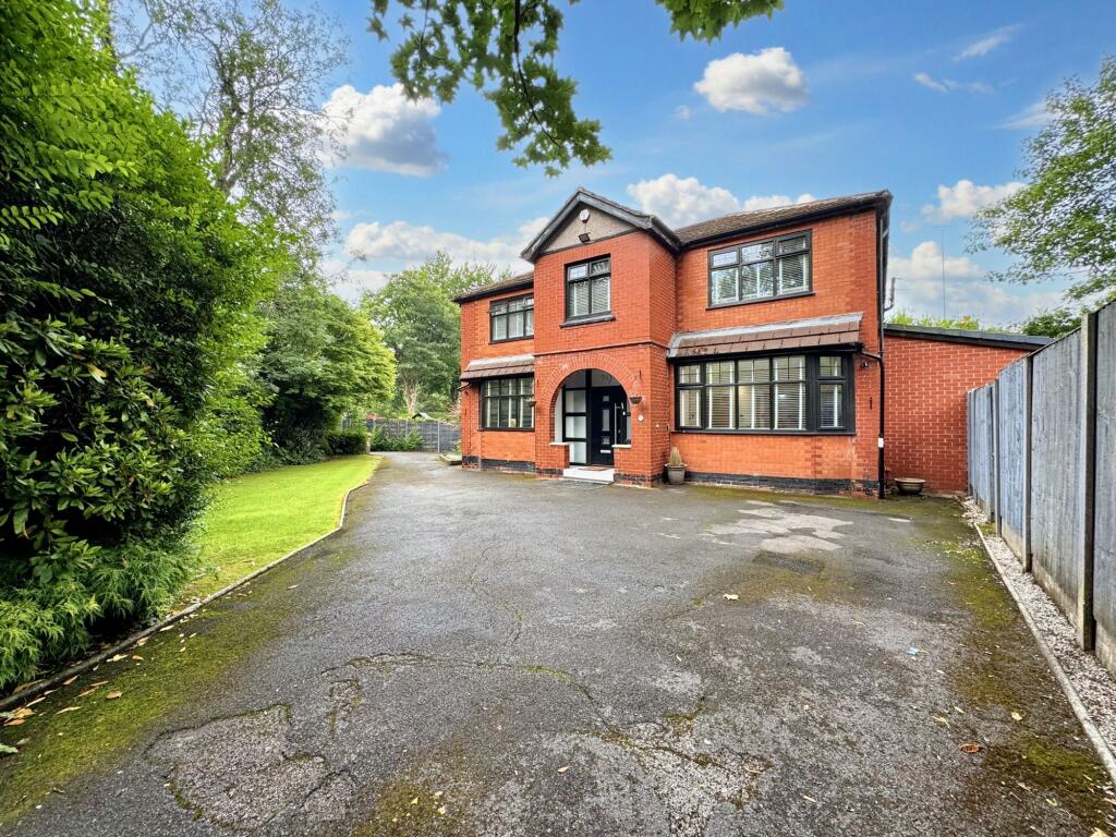 Main image of property: Park Lane, Salford, M7