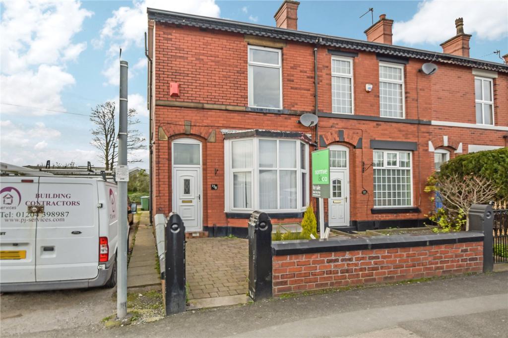 3 bedroom end of terrace house for sale in Parr Lane, Unsworth Bury