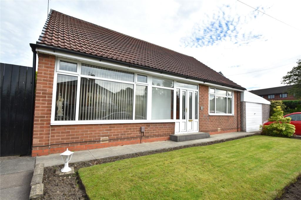 2 bedroom bungalow for sale in Highfield Lane, Whitefield, Manchester, M45
