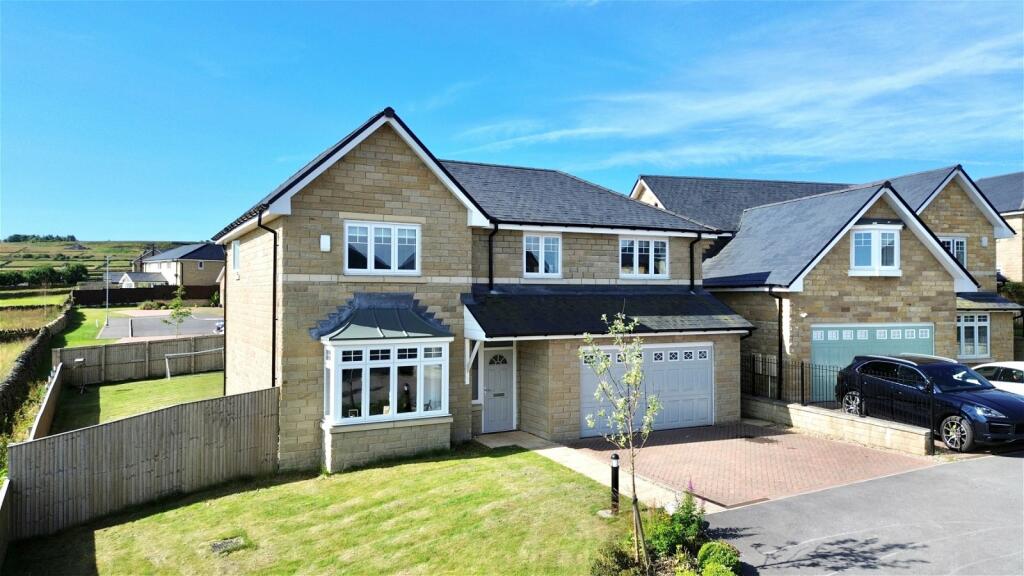 5 bedroom detached house for sale in Boshaw View, Hade Edge, Holmfirth