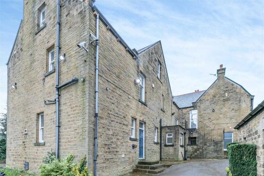 6 bedroom detached house for sale in Northgate, Almondbury