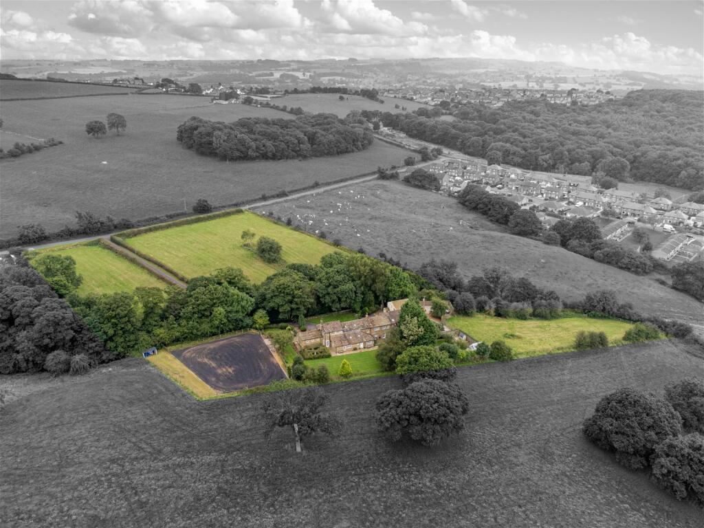 6 bedroom detached house for sale in Cross Lane, Kirkburton, Huddersfield, HD8