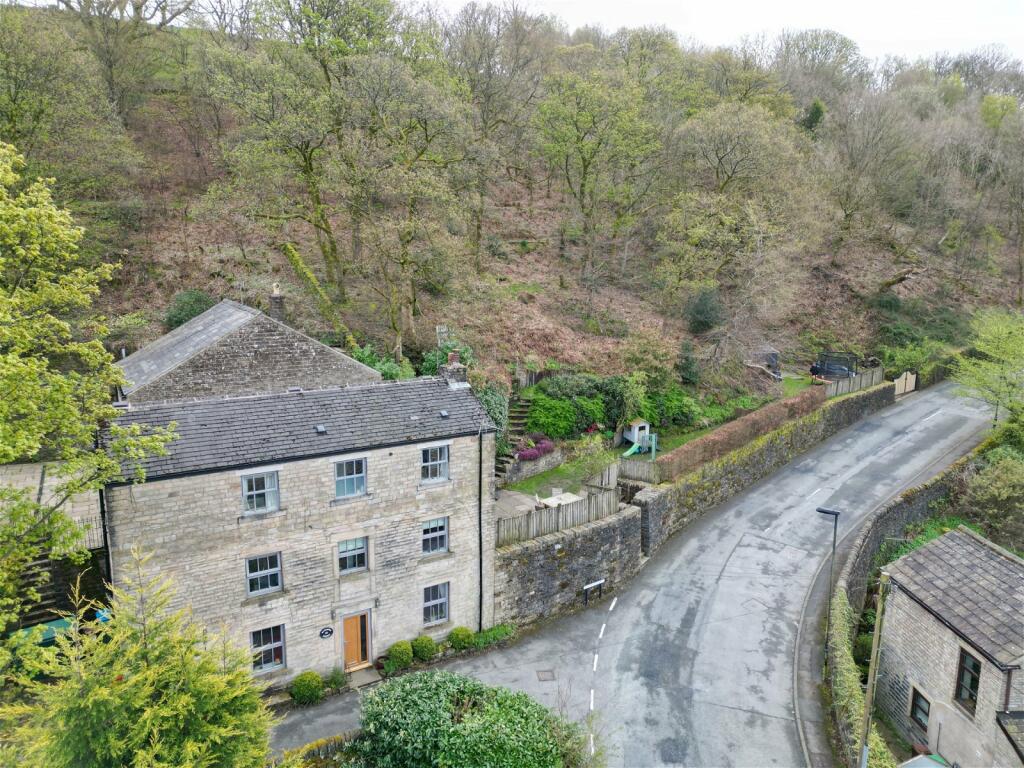 4 bedroom detached house for sale in Midgrove Lane, Delph, Oldham, OL3 5EH, OL3