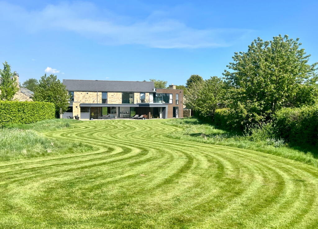 Main image of property: Lydgate, Lepton, Huddersfield, HD8 0LT