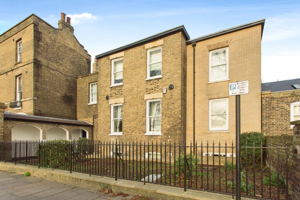 Main image of property: Parkside, Cambridge, Cambridgeshire, CB1