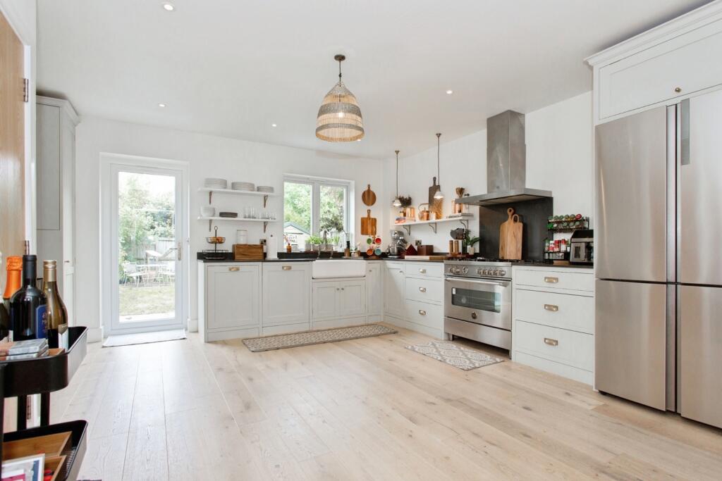 Main image of property: Longworth Avenue, Chesterton, Cambridge, Cambridgeshire, CB4