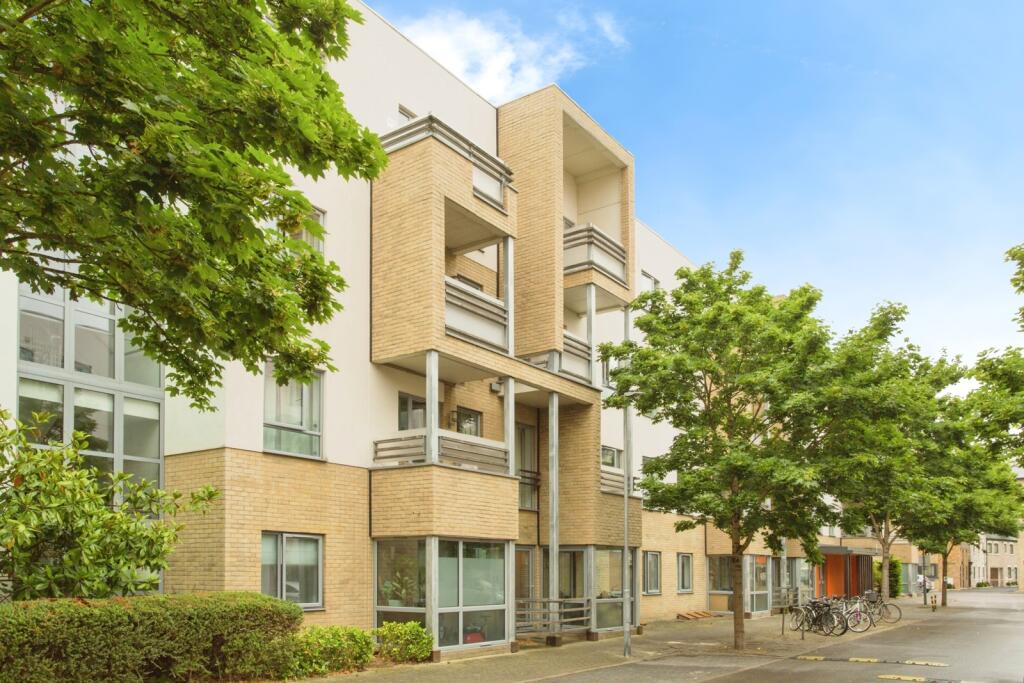 Main image of property: Glenalmond Avenue, Cambridge, Cambridgeshire, CB2