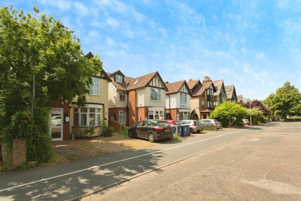 Main image of property: Chesterton Road, Cambridge, Cambridgeshire, CB4