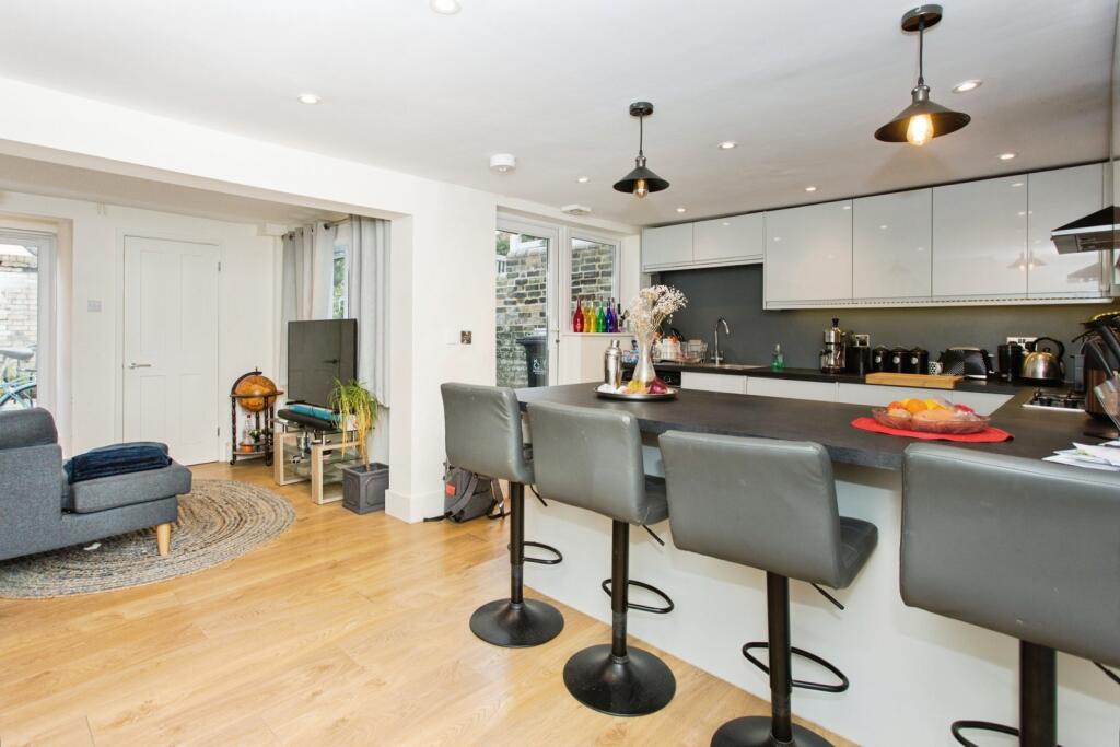 Main image of property: Newmarket Road, CAMBRIDGE, Cambridgeshire, CB5