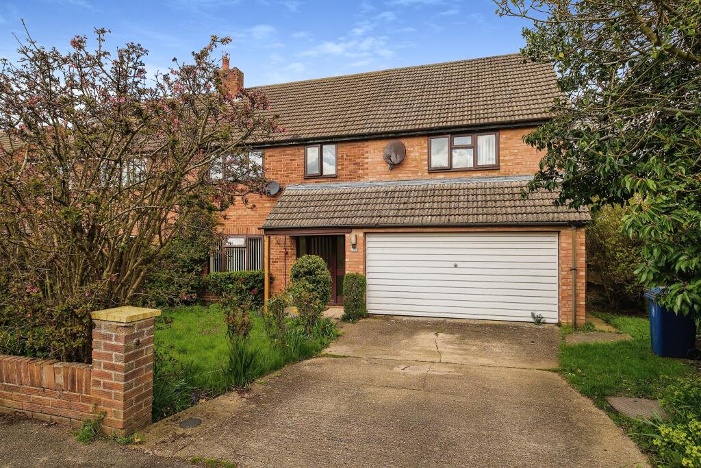 5 bedroom semi-detached house for sale in Red Hill Close, Great Shelford, Cambridge, CB22