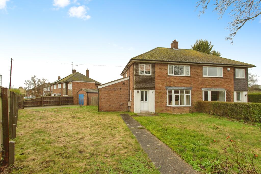 3 bedroom semidetached house for sale in Bury Road, Stapleford