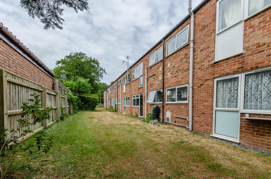 1 bedroom flat for sale in De Freville Road, Great Shelford, Cambridge