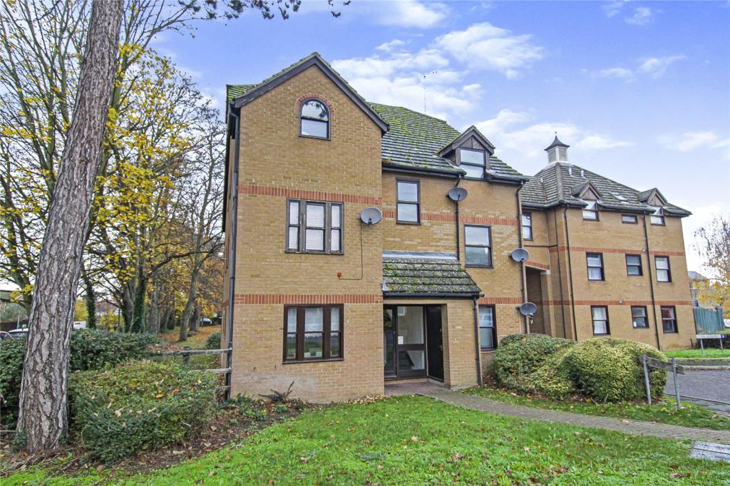 2 bedroom flat for sale in Pine Court, Impington, Cambridge, CB24