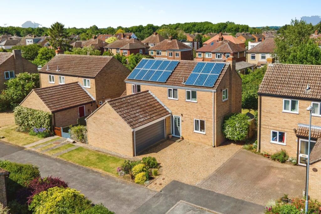 Main image of property: Harding Way, Histon, Cambridge, Cambridgeshire, CB24