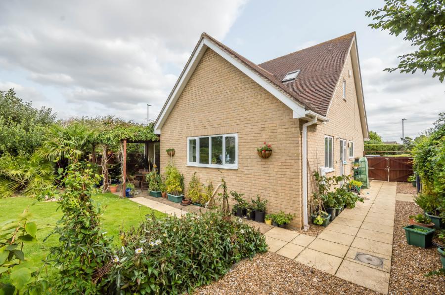 4 bedroom detached house for sale in Glebe Way, Histon, Cambridge