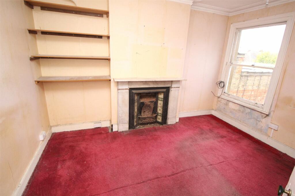 4 bedroom house for sale in Woodville Road, New EN5