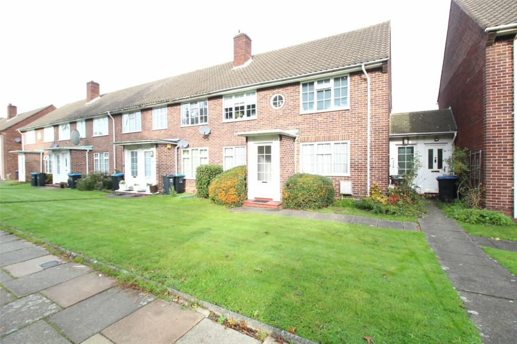 2 bedroom apartment for sale in Bramley Road, London, N14