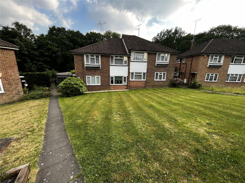 2 bedroom for sale in Vernon Crescent, East EN4