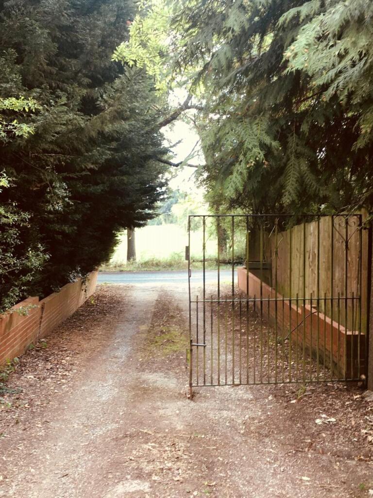 Additional property image - Woodfield Lane, Hatfield, AL9