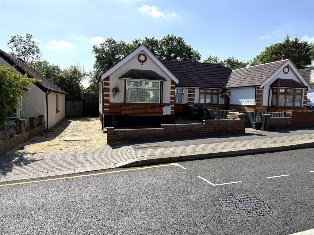 Main image of property: Fitzjohn Avenue, Barnet, Hertfordshire, EN5