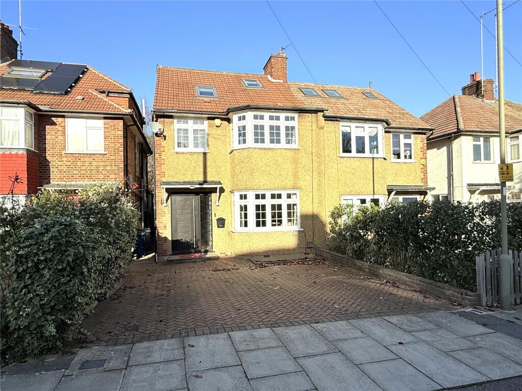 Main image of property: Calton Road, New Barnet, Barnet, Hertfordshire, EN5