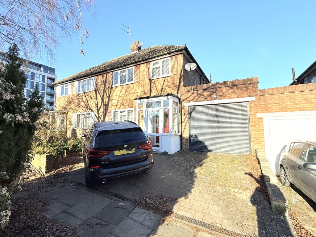 Main image of property: Crescent Rise, Barnet, EN4