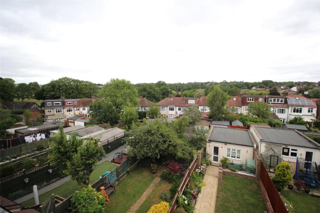4 bedroom terraced house for sale in Church Hill Road, East