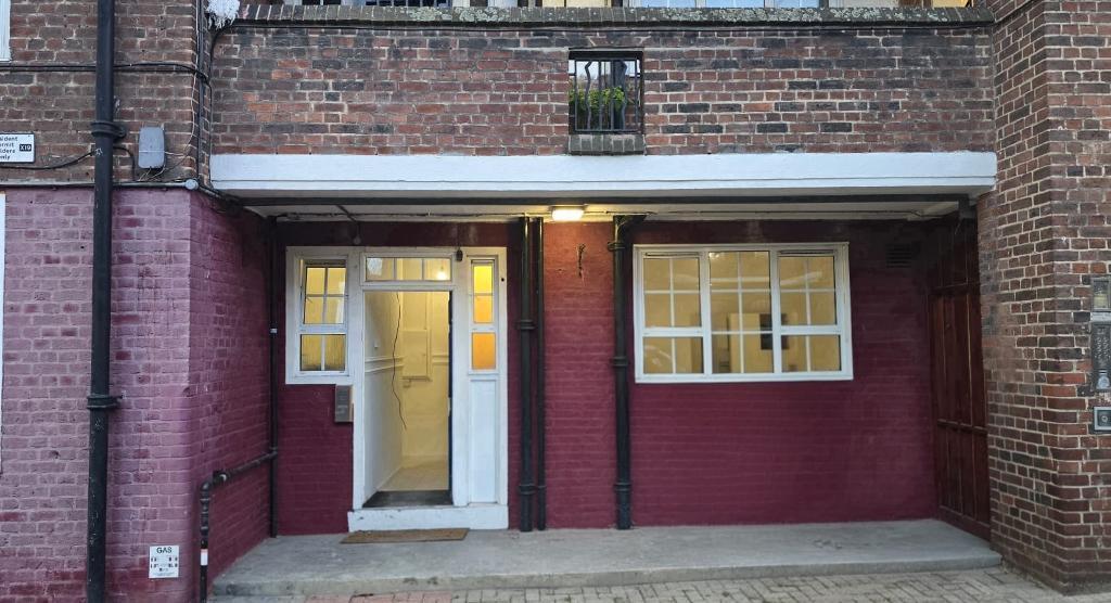 Main image of property: Shadwell Gardens, London, E1 2QQ