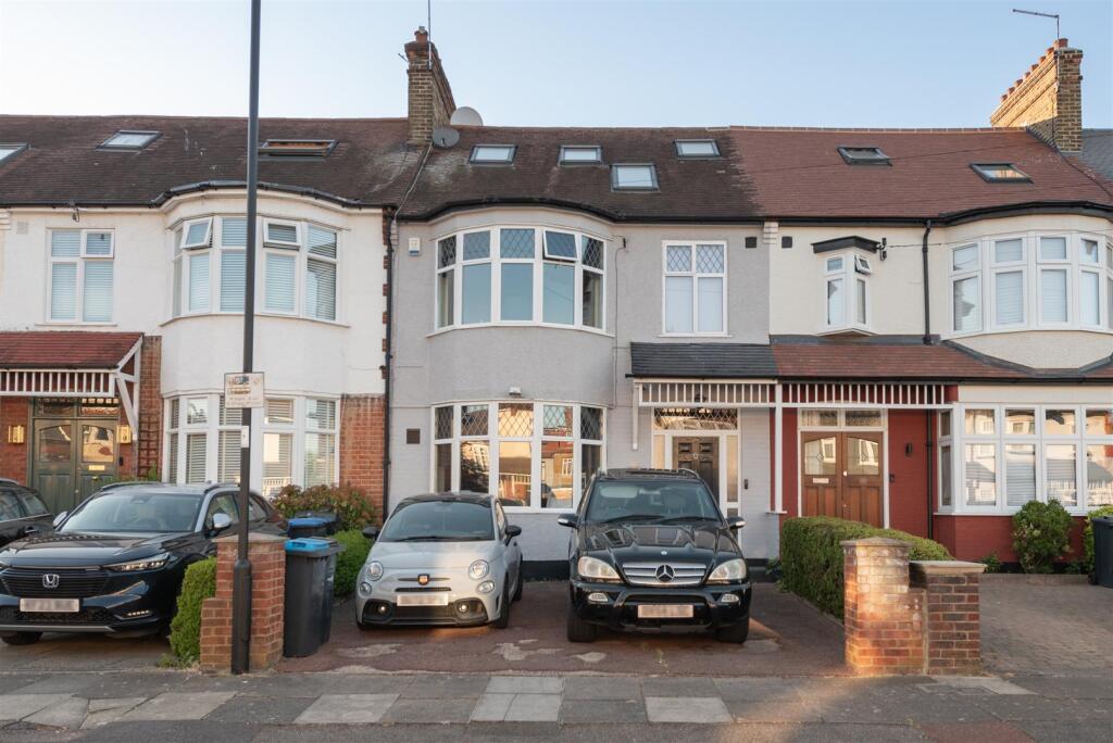 Main image of property: Cranwich Avenue, London, N21
