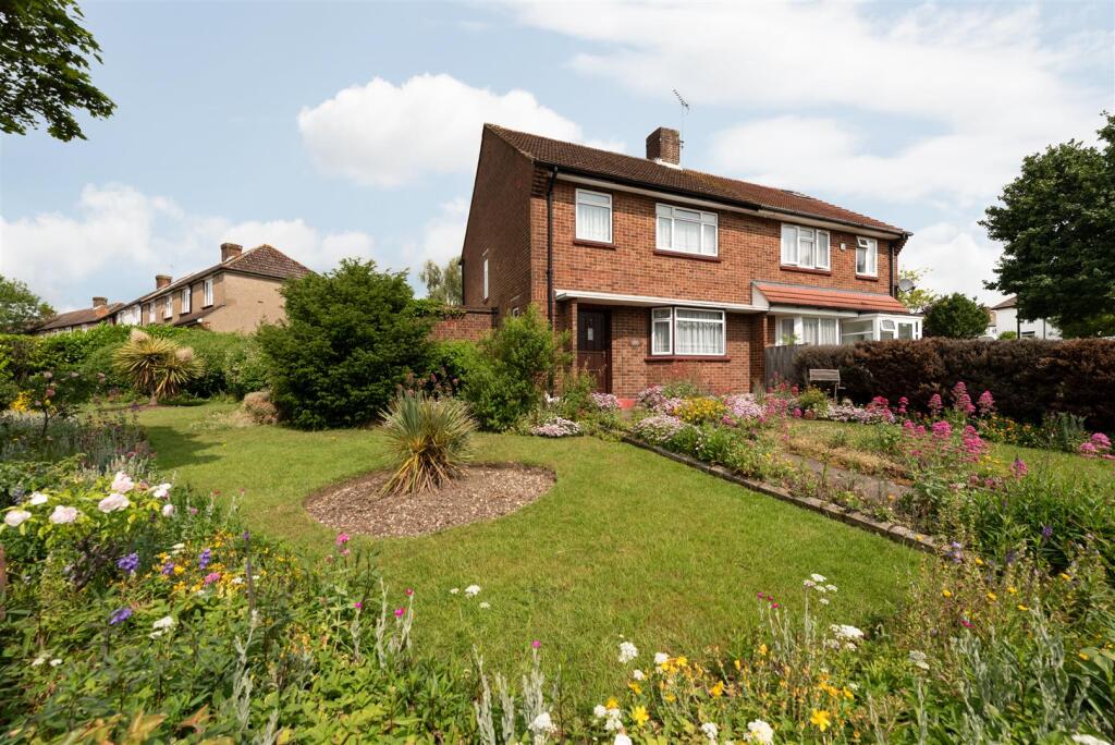 Main image of property: The Fairway, London, N14