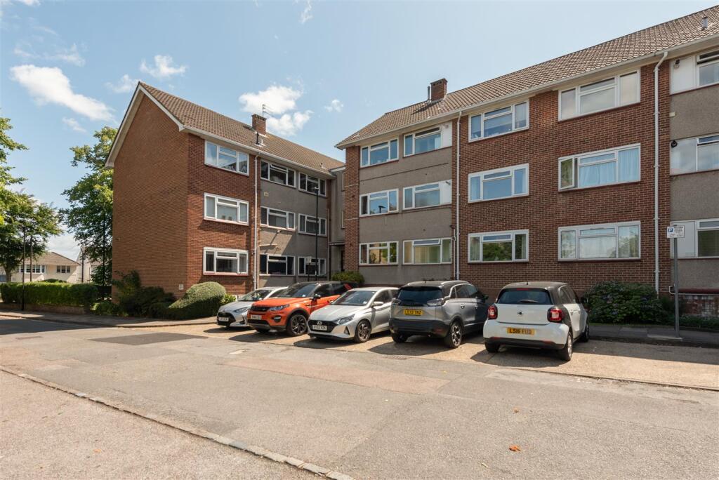 Main image of property: Chase Road, London, N14