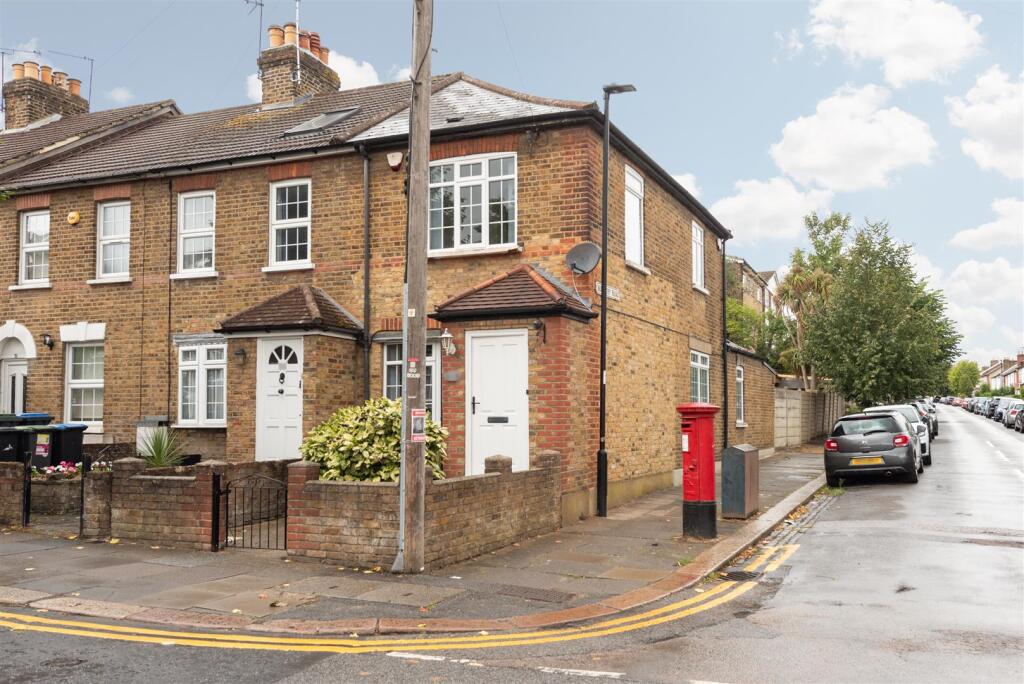 Main image of property: Chelmsford Road, London, N14