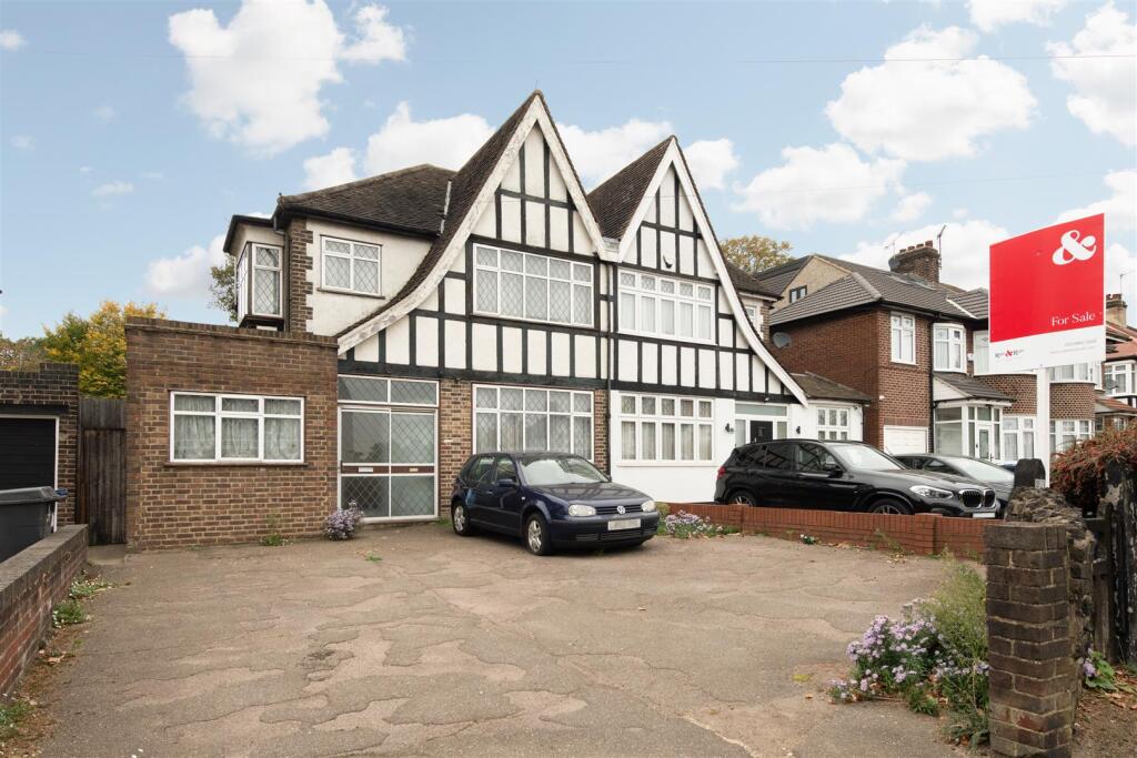Main image of property: Chase Way, Southgate, London, N14