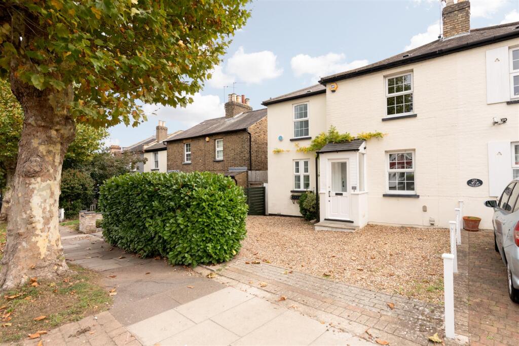 Main image of property: Avenue Road, London, N14