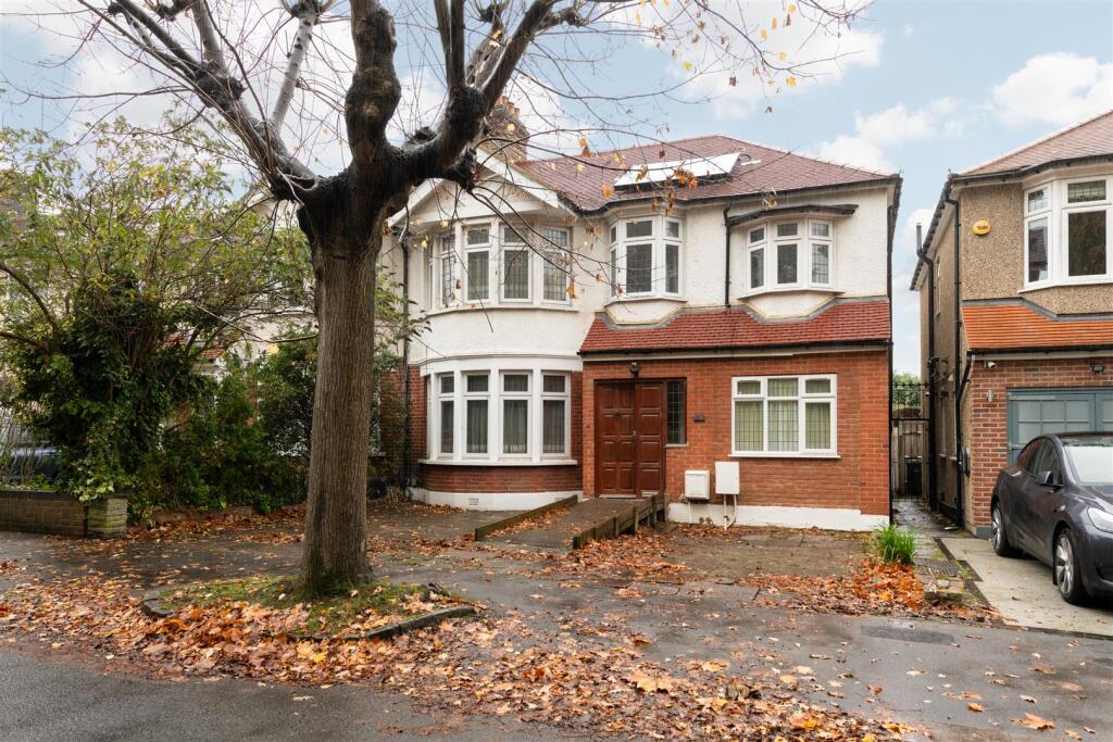 Main image of property: Queen Elizabeths Drive, London, N14