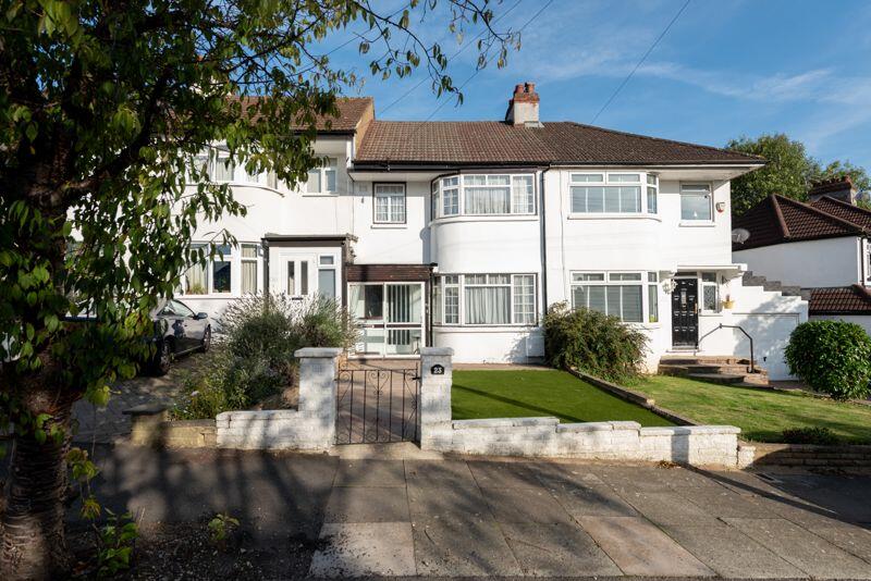 3 bedroom terraced house for sale in Mansfield Avenue, EN4