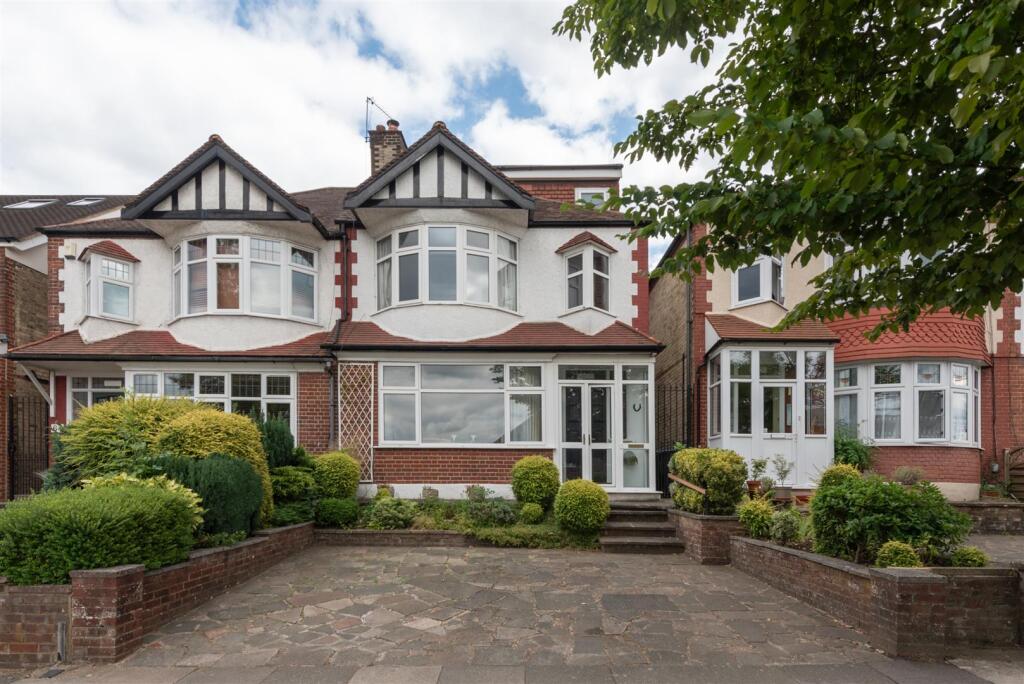 Main image of property: Winchmore Hill Road, London, N14