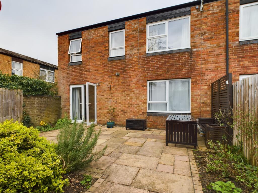 3 bedroom end of terrace house for rent in Hazelwood Close Cambridge, CB4
