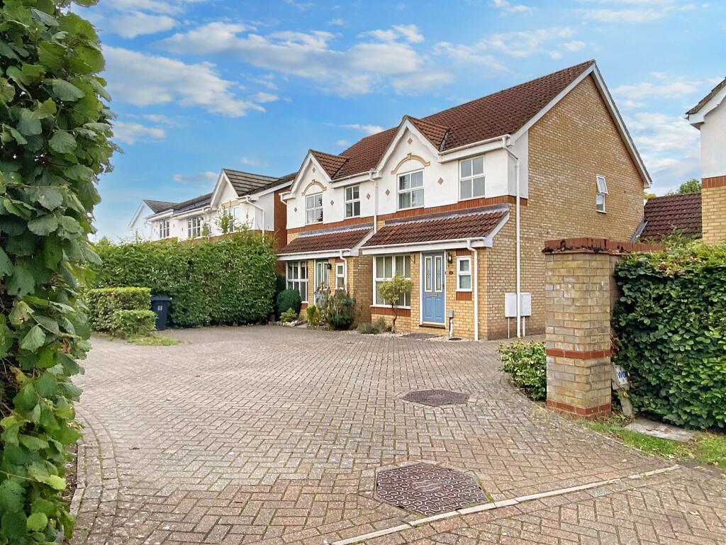 3 bedroom semidetached house for sale in Woking, GU22