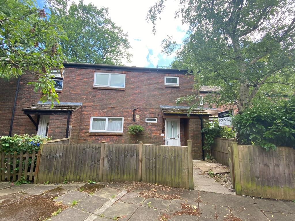 3 bedroom terraced house for sale in Goldsworth Park, GU21