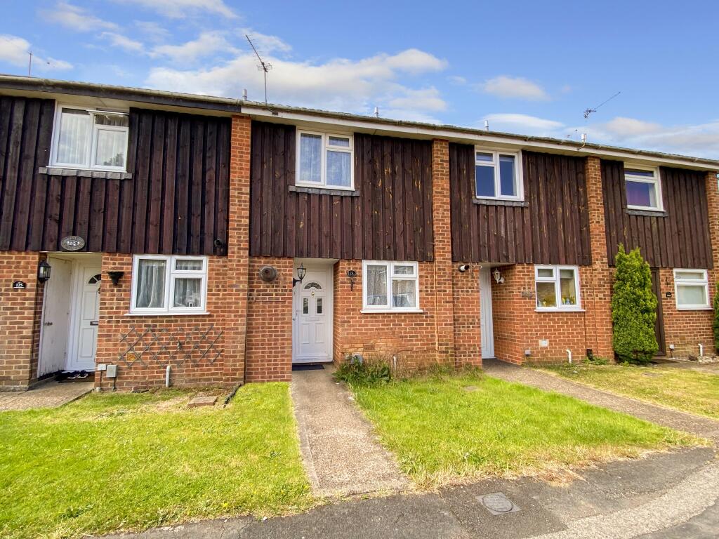 2 bedroom terraced house for sale in Goldsworth Park, GU21